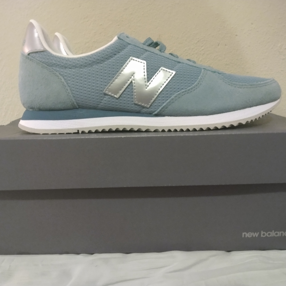 NWT Women's New Balance Classic Trainers